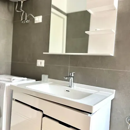 Minimal Mare By Adriatic Living Apartment Durres